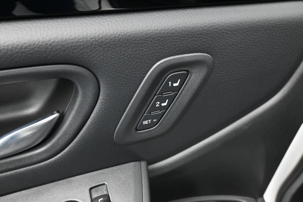Used 2025 Honda Pilot EX-L image 14