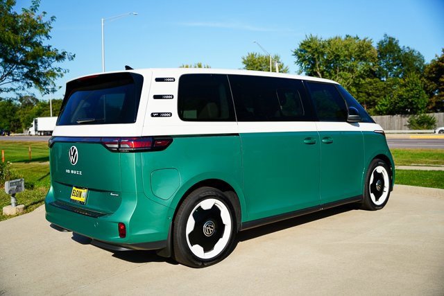 New 2025 Volkswagen ID. Buzz 1st Edition image 38