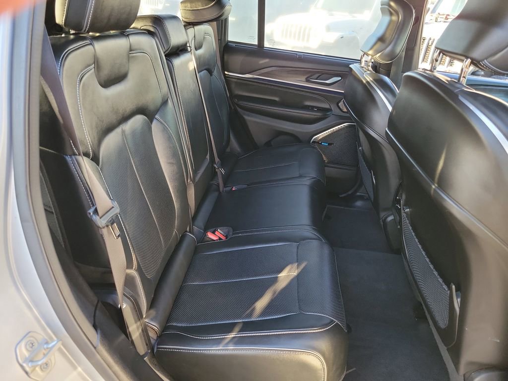 Used 2023 Jeep Grand Cherokee Overland w/ Advanced Protech Group III image 19