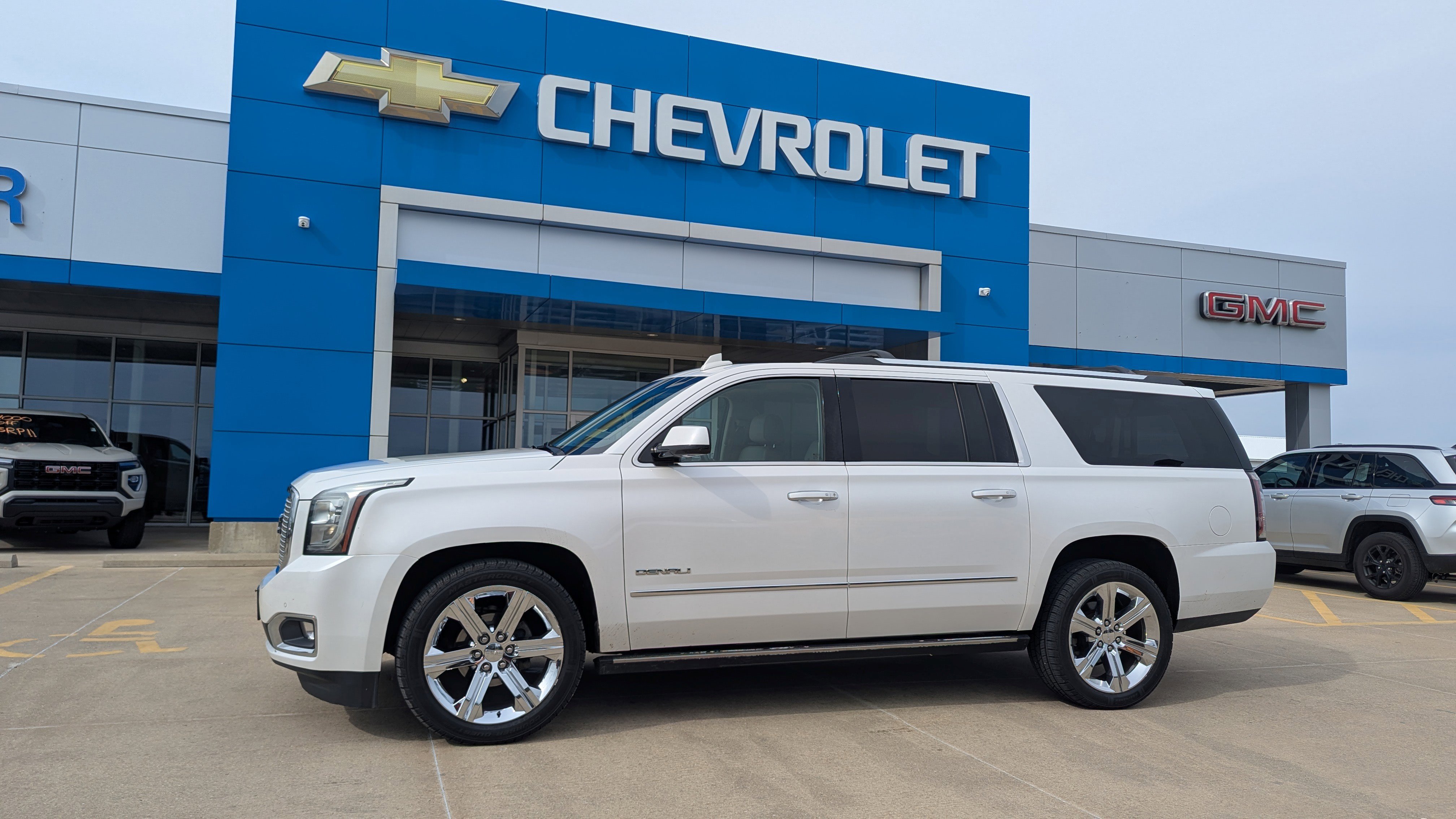 Used 2016 GMC Yukon XL Denali w/ Open Road Package AWD/4WD image 3