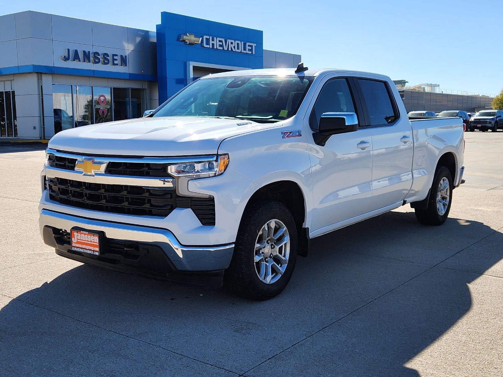 Used 2024 Chevrolet Silverado 1500 LT AWD/4WD image 2