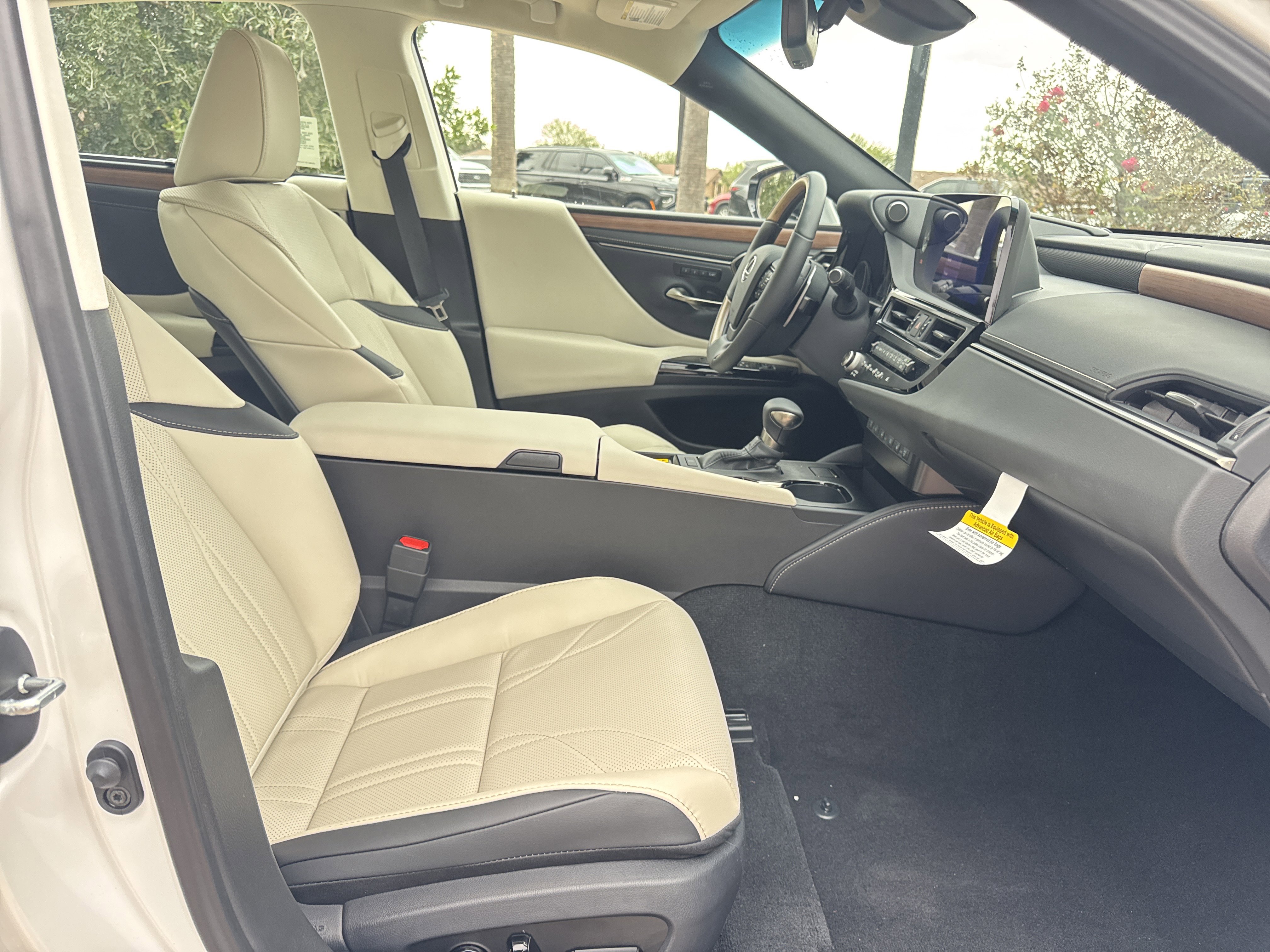 New 2025 Lexus ES 350 Ultra Luxury image 14