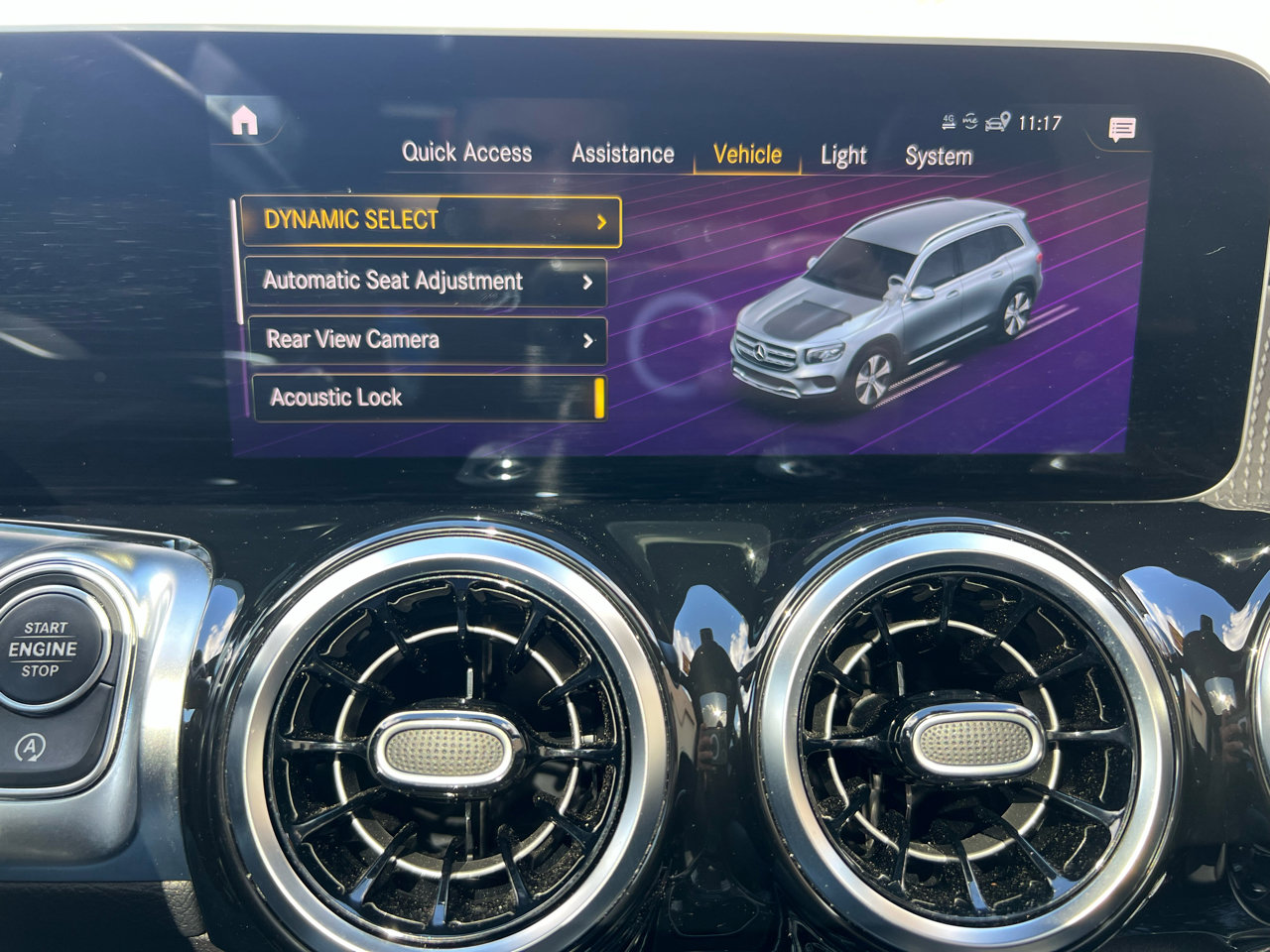 Used 2020 Mercedes-Benz GLB 250 4MATIC w/ Premium Package image 40