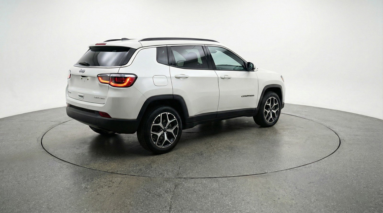 Used 2025 Jeep Compass Limited image 9