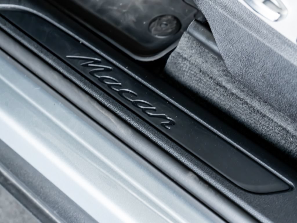 Certified 2026 Porsche Macan AWD/4WD image 15