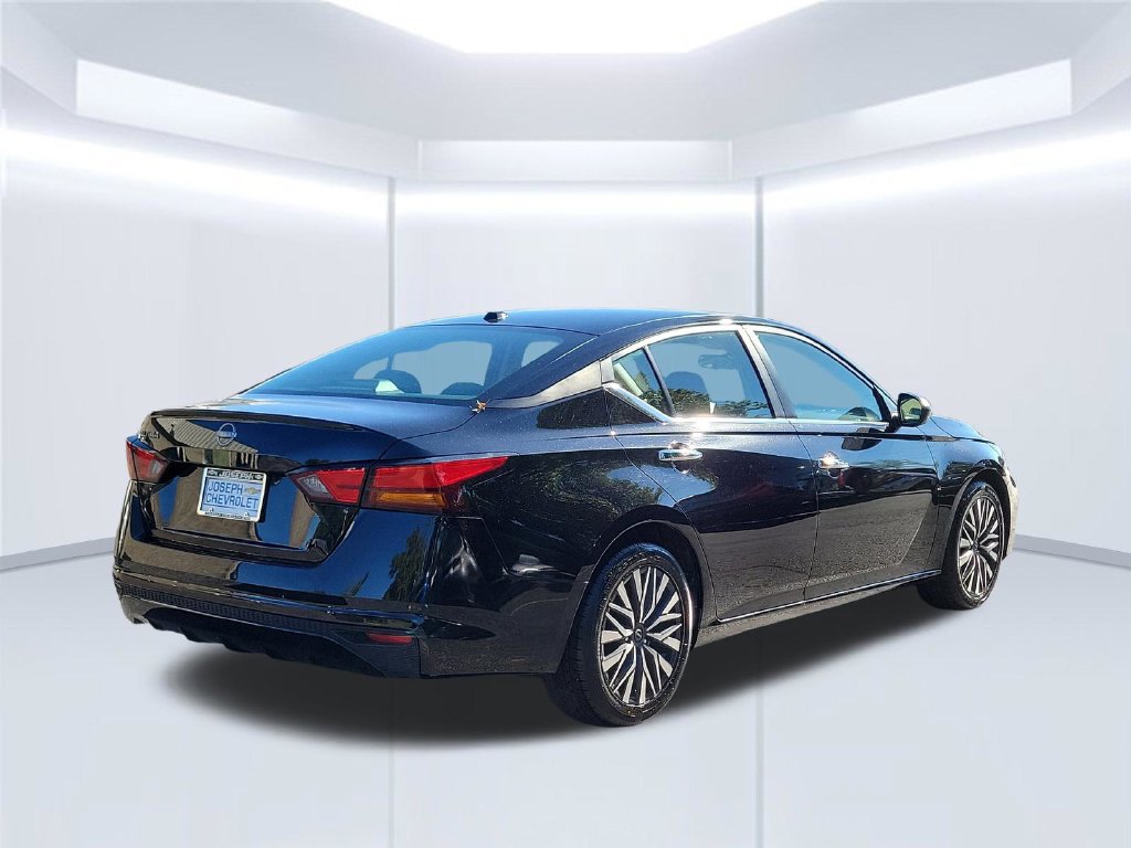 Used 2025 Nissan Altima 2.5 SV FWD image 5