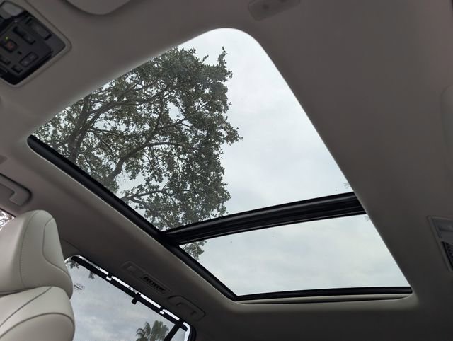 Used 2025 Toyota Grand Highlander AWD image 27