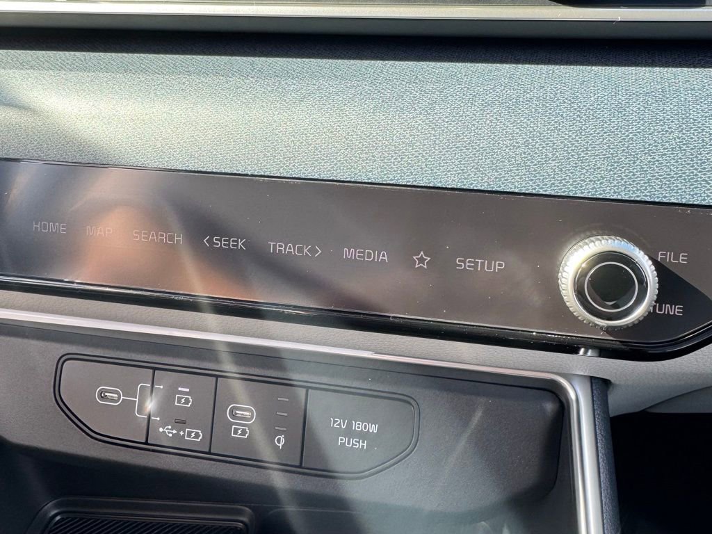 New 2026 Kia Carnival EX image 25