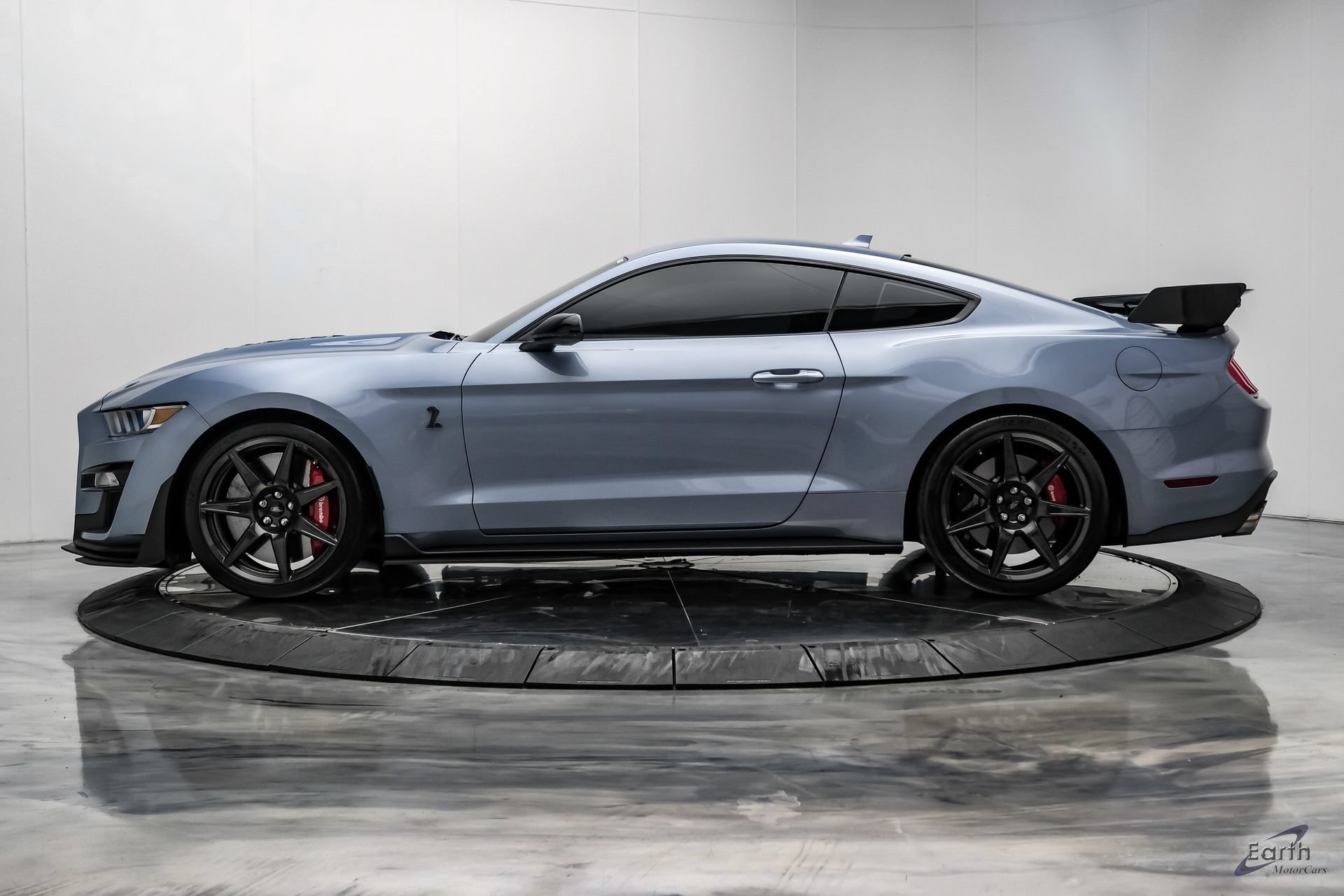 Used 2022 Ford Mustang Shelby GT500 w/ Carbon Fiber Track Pack RWD image 9