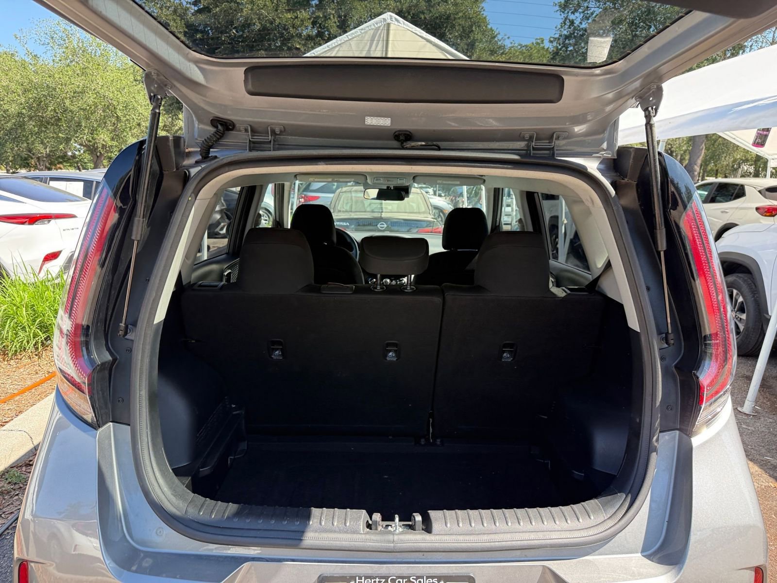 Used 2025 Kia Soul LX w/ LX Technology Package FWD image 28
