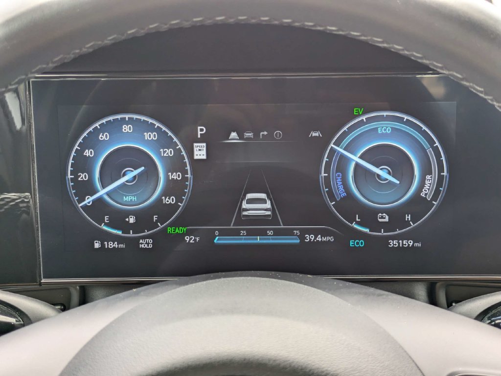 Used 2025 Hyundai Elantra SEL FWD image 25
