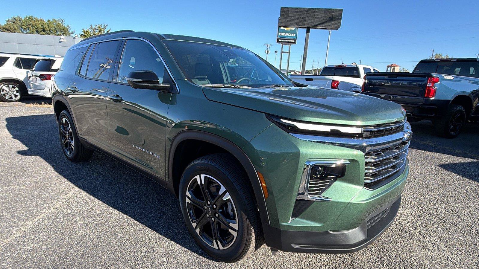 New 2027 Chevrolet Traverse LT w/ Driver Confidence Package FWD image 7