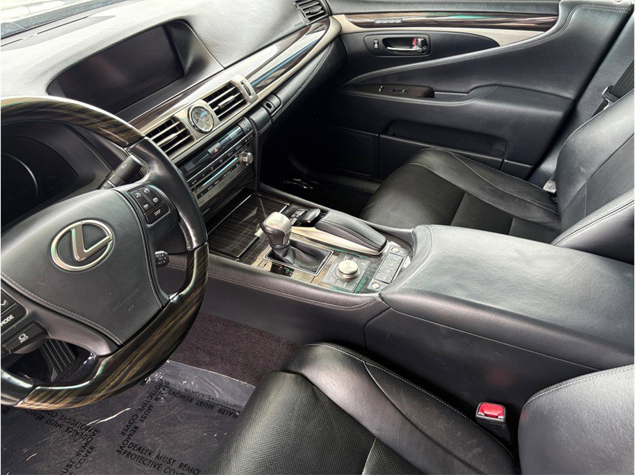 Used 2013 Lexus LS 460 w/ Ultra Luxury Pkg RWD image 26
