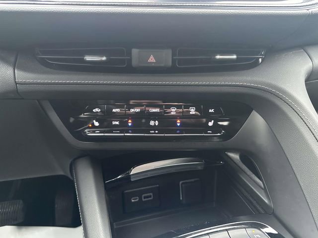 Used 2023 Buick Envision Essence image 43