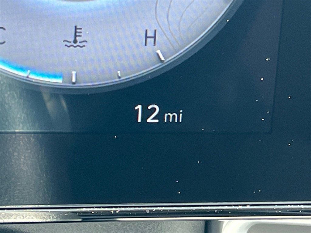 Used 2025 Hyundai Elantra Limited image 27