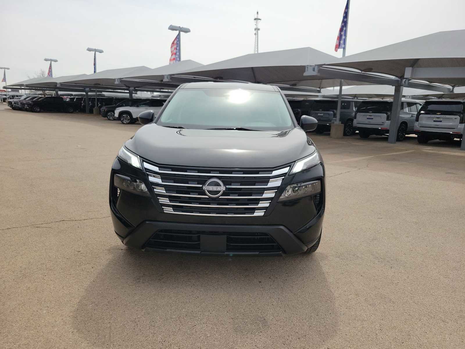 Used 2024 Nissan Rogue SV image 3