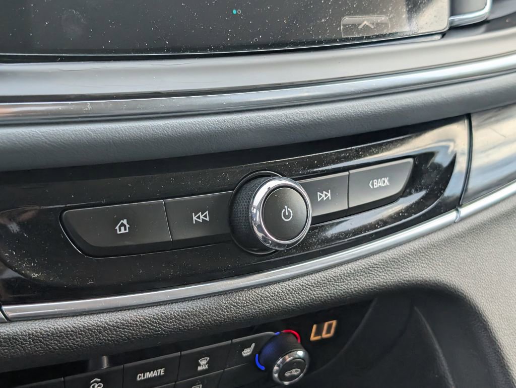 Used 2019 Buick Enclave Essence FWD image 19