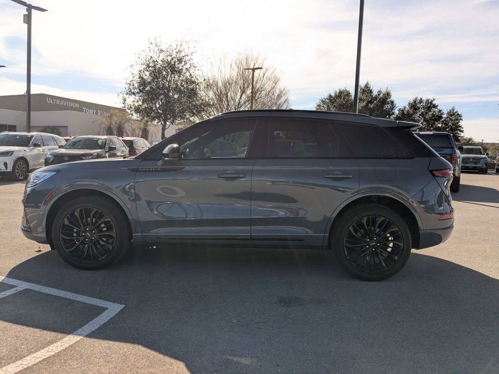 Used 2023 Lincoln Corsair Reserve w/ Jet Appearance Package image 6