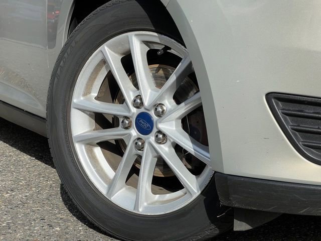 Used 2015 Ford Focus SE image 2