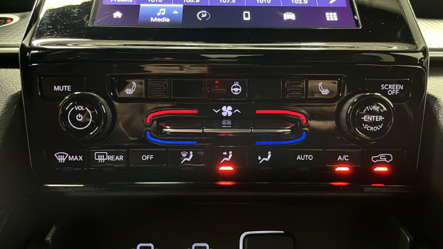 Used 2025 Jeep Grand Cherokee L Altitude AWD/4WD image 18