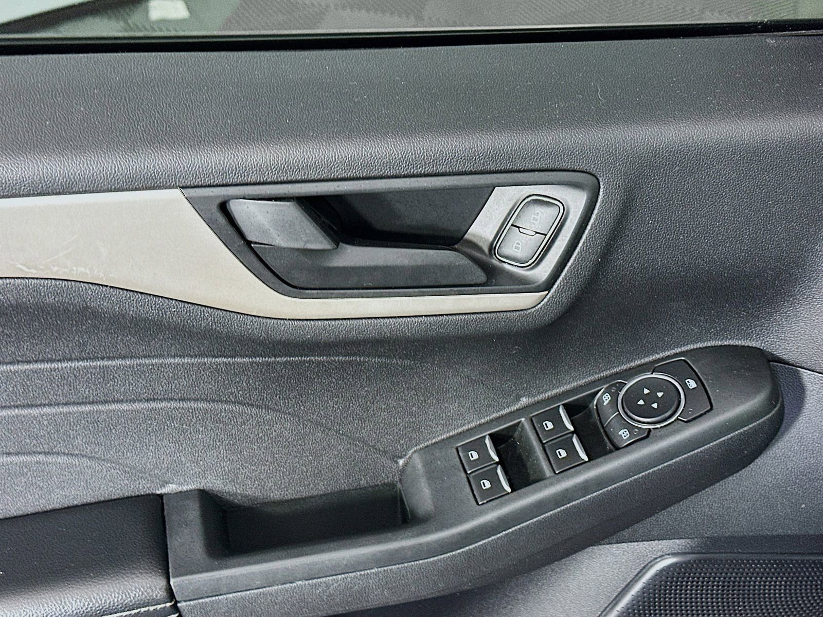 Used 2022 Ford Escape SE FWD image 17