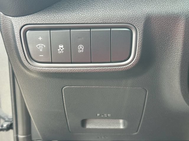 Used 2025 Kia Soul LX w/ LX Technology Package FWD image 16