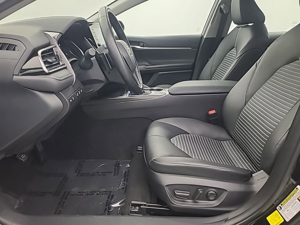 Used 2023 Toyota Camry SE w/ Cold Weather Package image 26