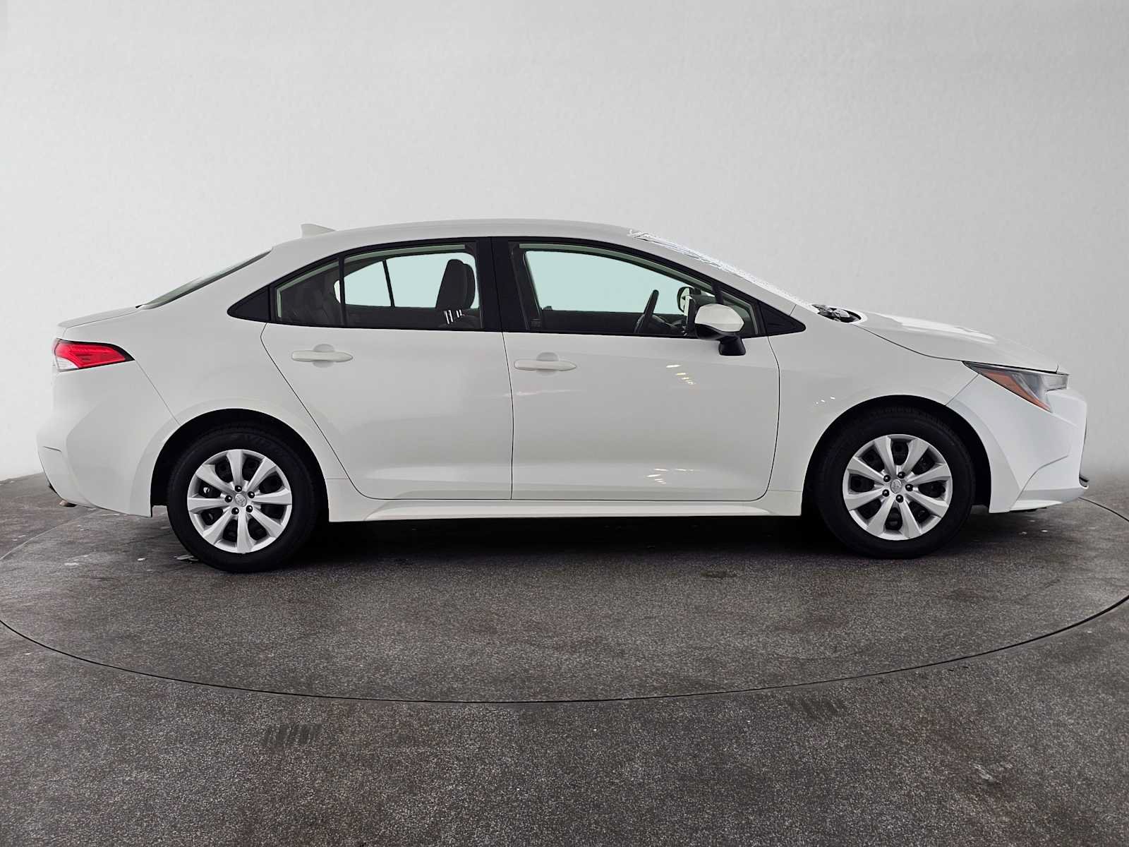Used 2026 Toyota Corolla LE FWD image 2
