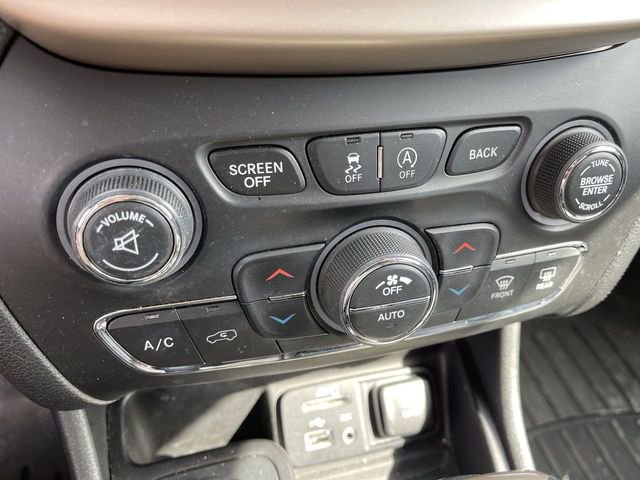 Used 2017 Jeep Cherokee Limited AWD/4WD image 19