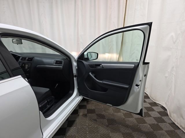 Used 2017 Volkswagen Jetta S image 31