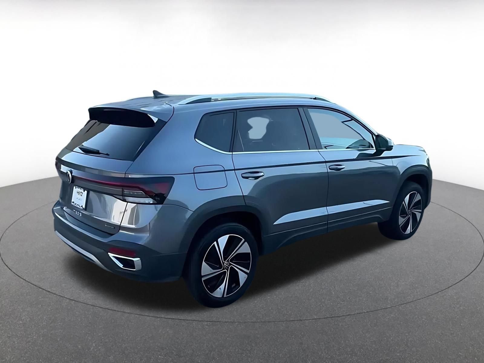 Used 2026 Volkswagen Taos SE AWD/4WD image 11