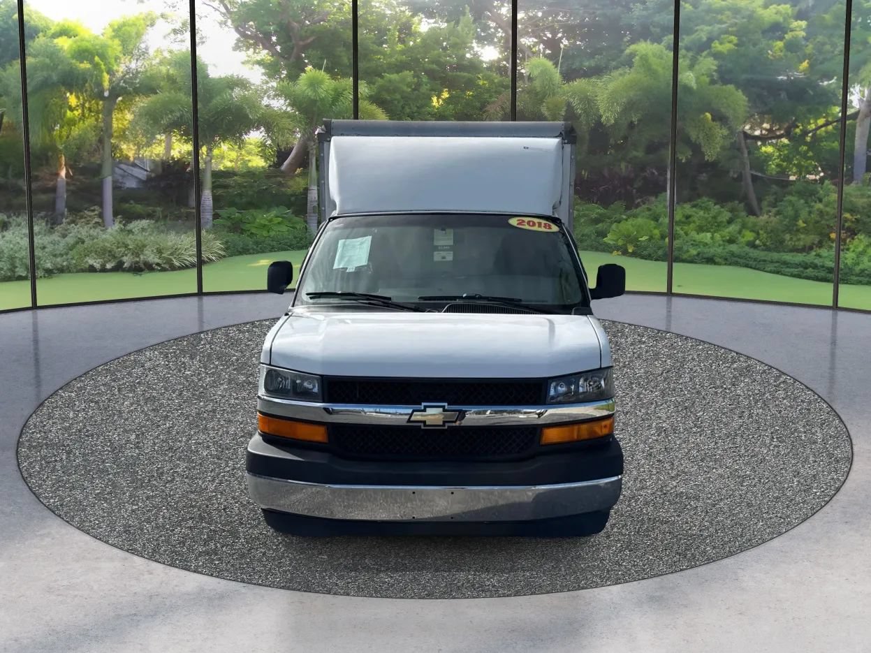 Used 2018 Chevrolet Express 3500 w/ Power Convenience Package RWD image 2