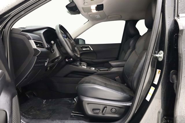 Used 2023 Mitsubishi Outlander SE image 13