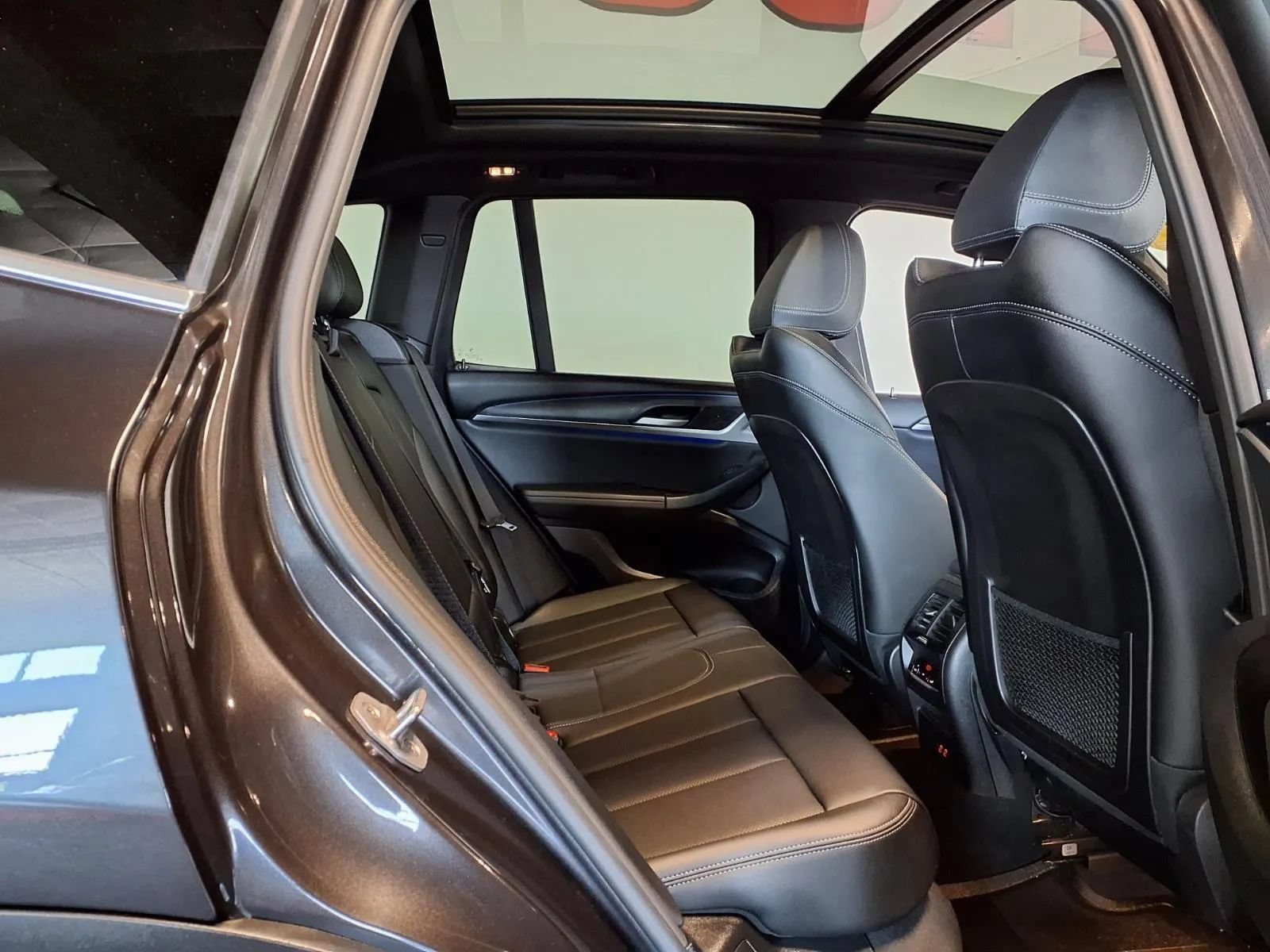 Used 2024 BMW X3 sDrive30i w/ Convenience Package RWD image 10