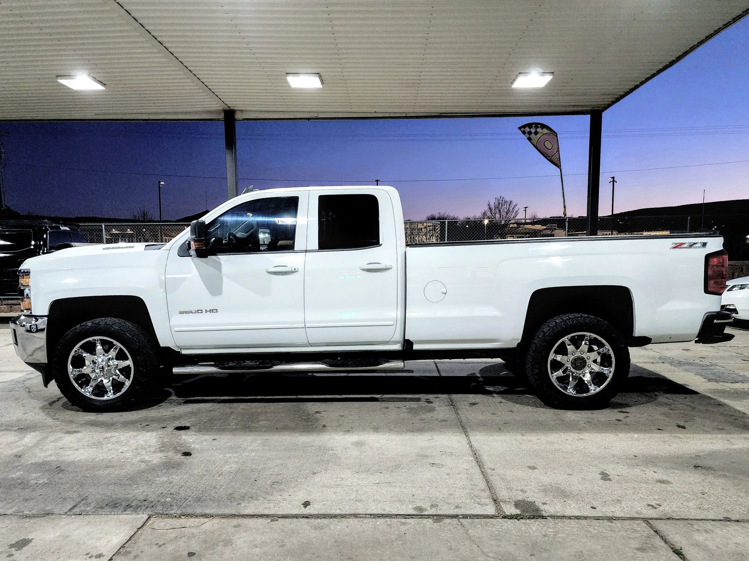 Used 2017 Chevrolet Silverado 3500 LT image 2