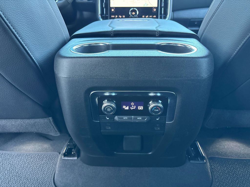 Used 2026 GMC Yukon Denali AWD/4WD image 10