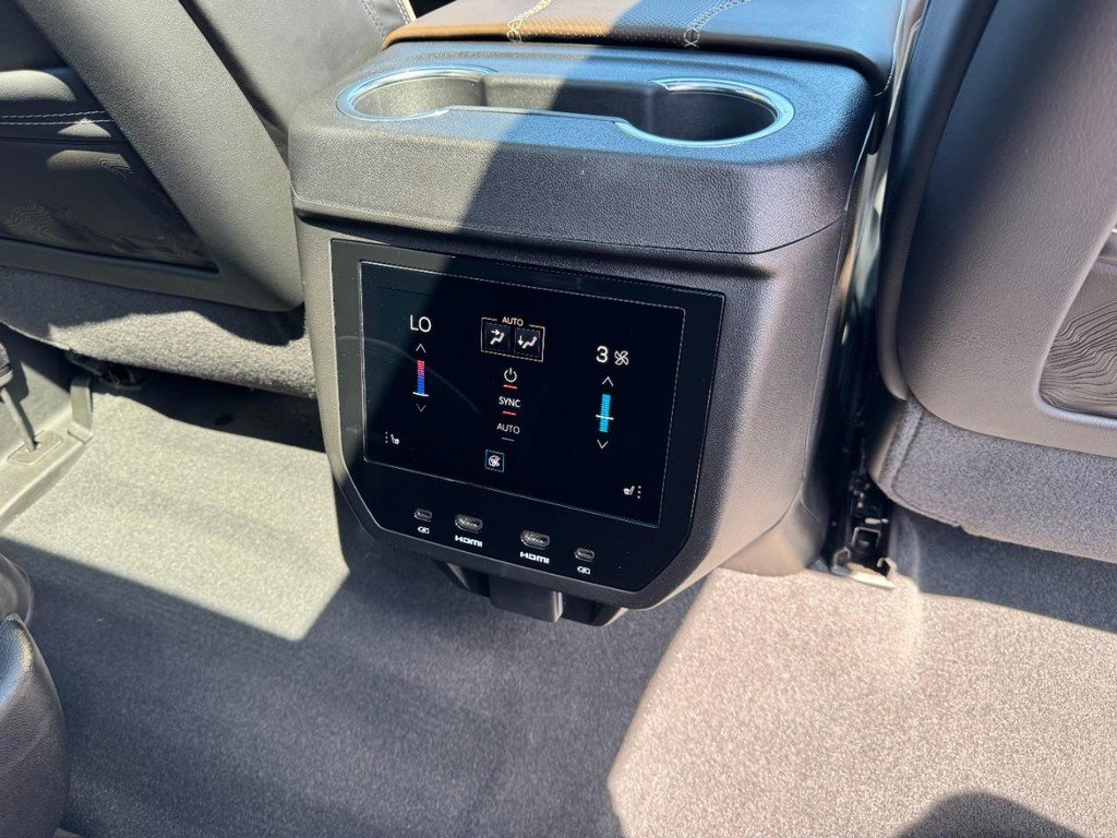 Used 2026 GMC Yukon Denali Ultimate AWD/4WD image 12
