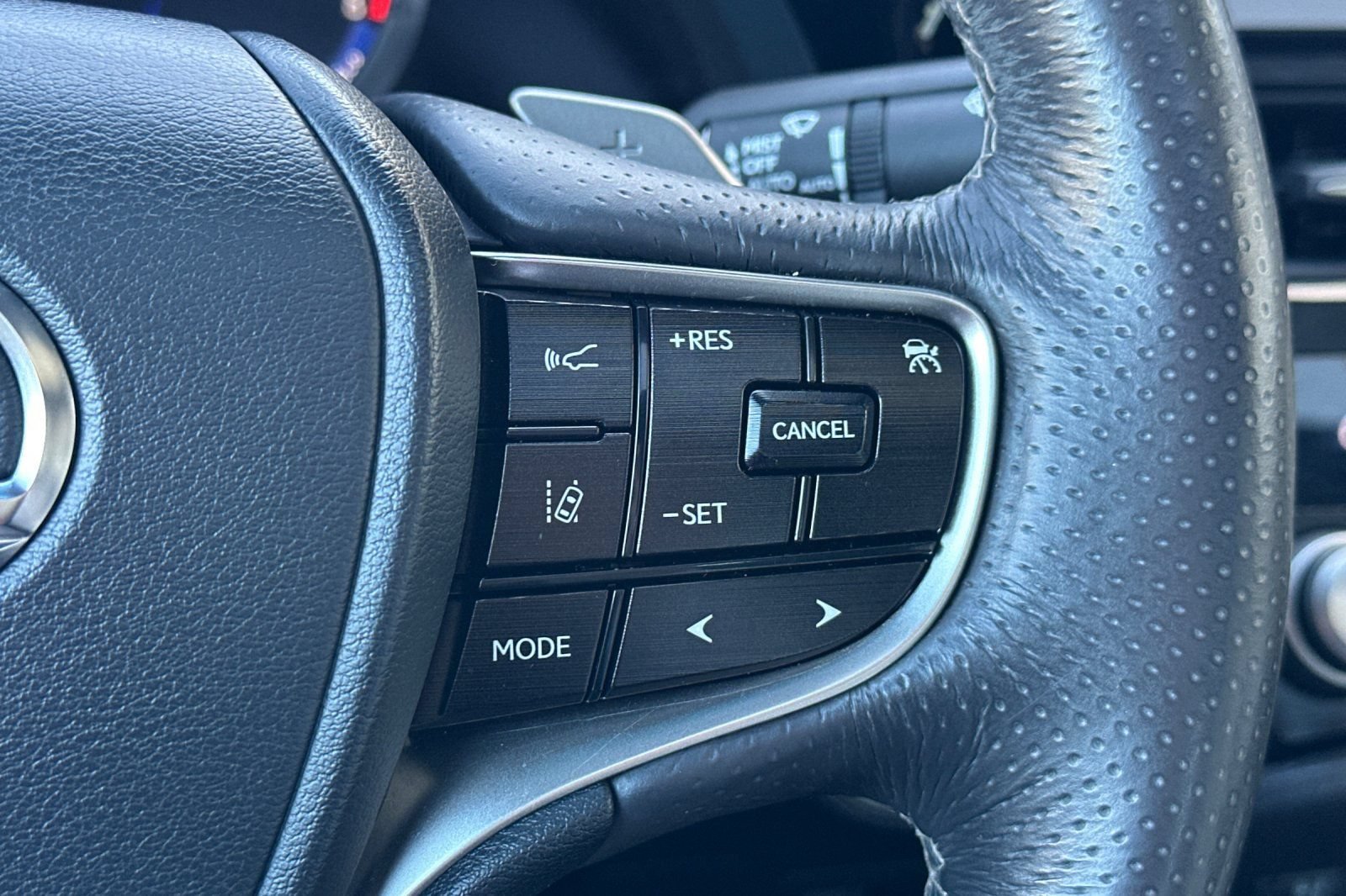 Used 2023 Lexus ES 350 F Sport w/ Accessory Package (Z2) FWD image 32