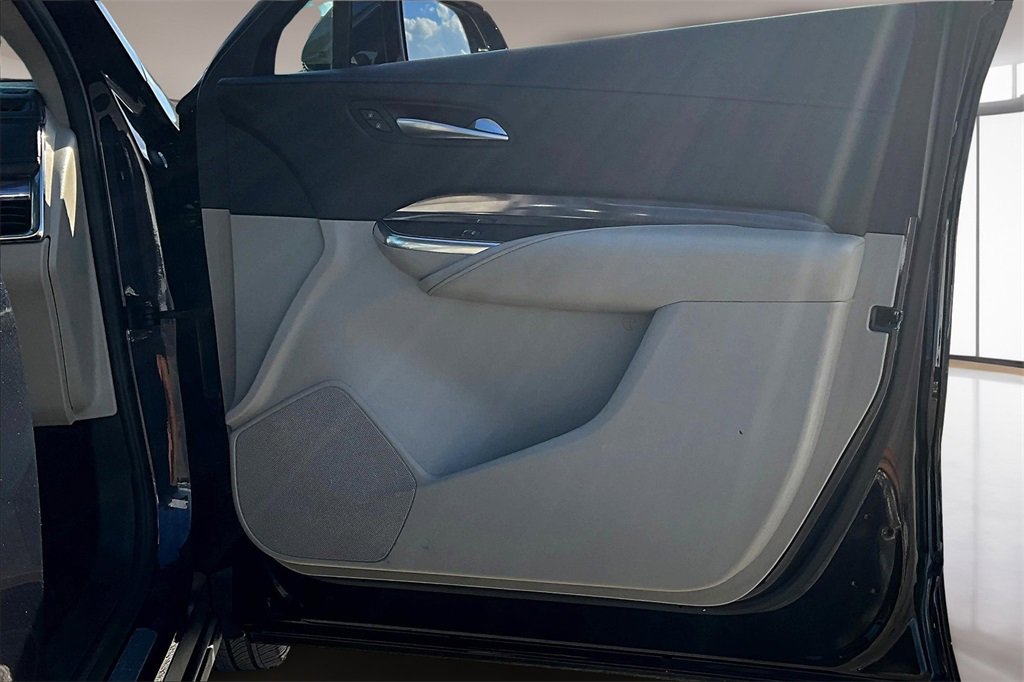 Certified 2023 Cadillac XT4 Luxury w/ Cold Weather Package image 18