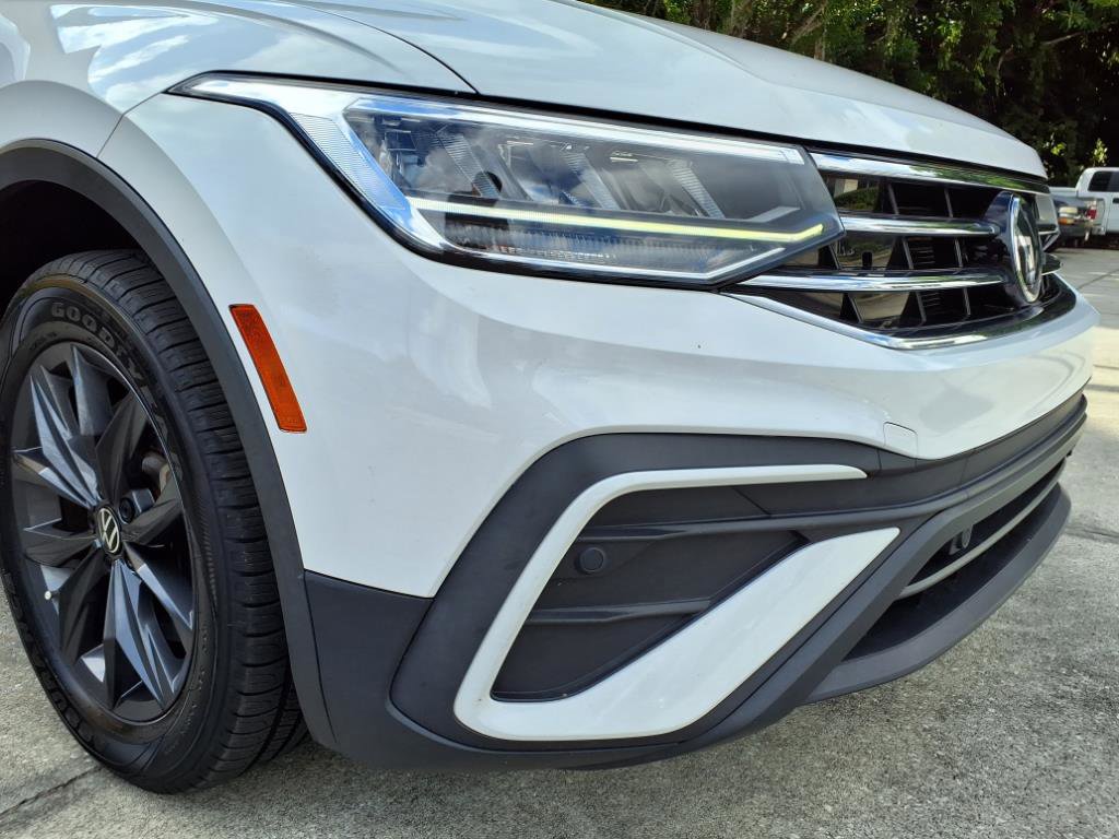 Used 2022 Volkswagen Tiguan SE w/ Panoramic Sunroof Package image 9