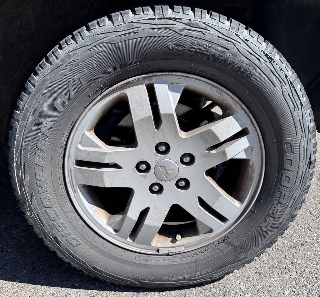 Used 2004 Mitsubishi Endeavor LS AWD/4WD image 55