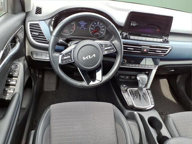 Used 2023 Kia Seltos S w/ Navigation Package AWD/4WD image 18
