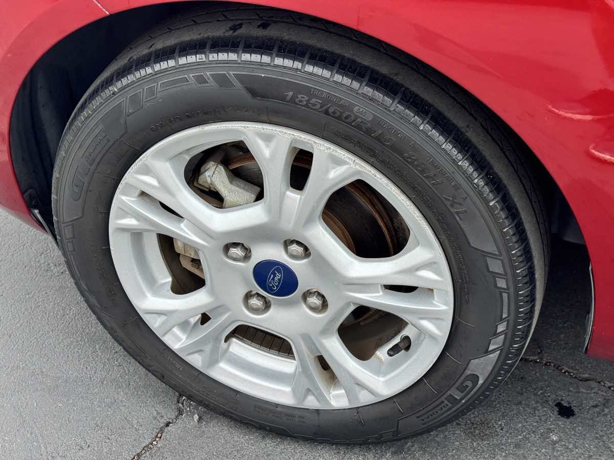 Used 2016 Ford Fiesta SE FWD image 22
