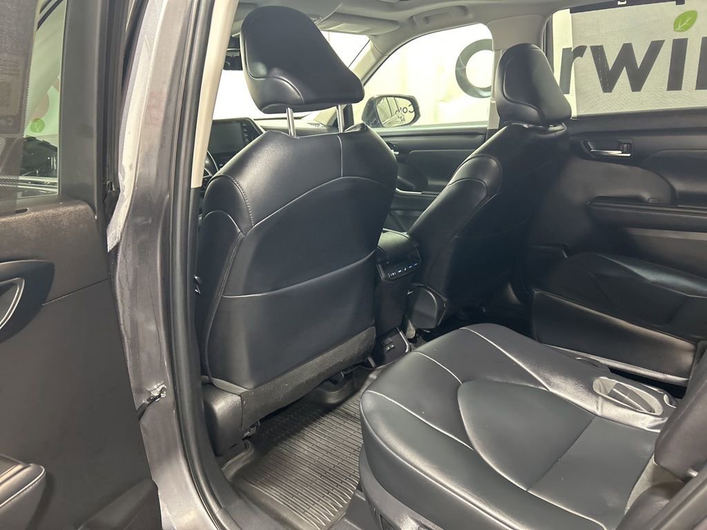 Used 2022 Toyota Highlander XLE image 21