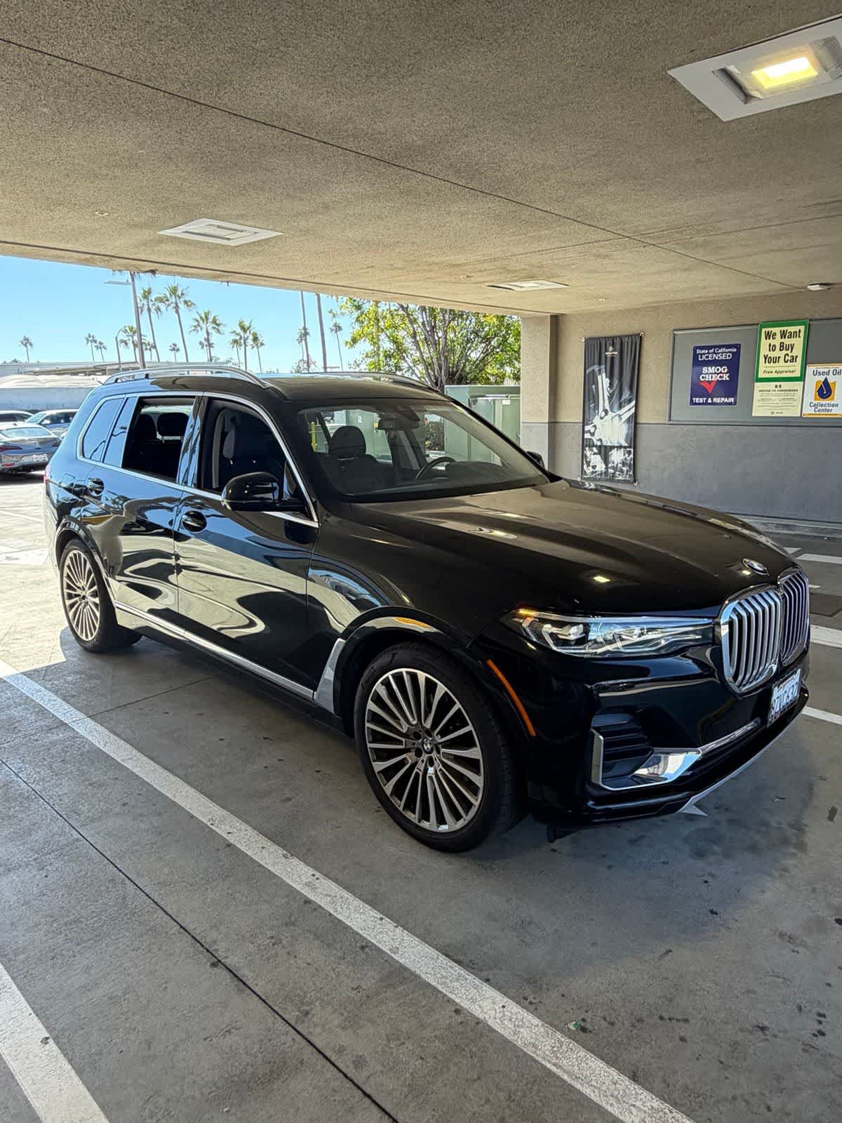Used 2022 BMW X7 xDrive40i w/ Parking Assistance Package AWD/4WD image 3