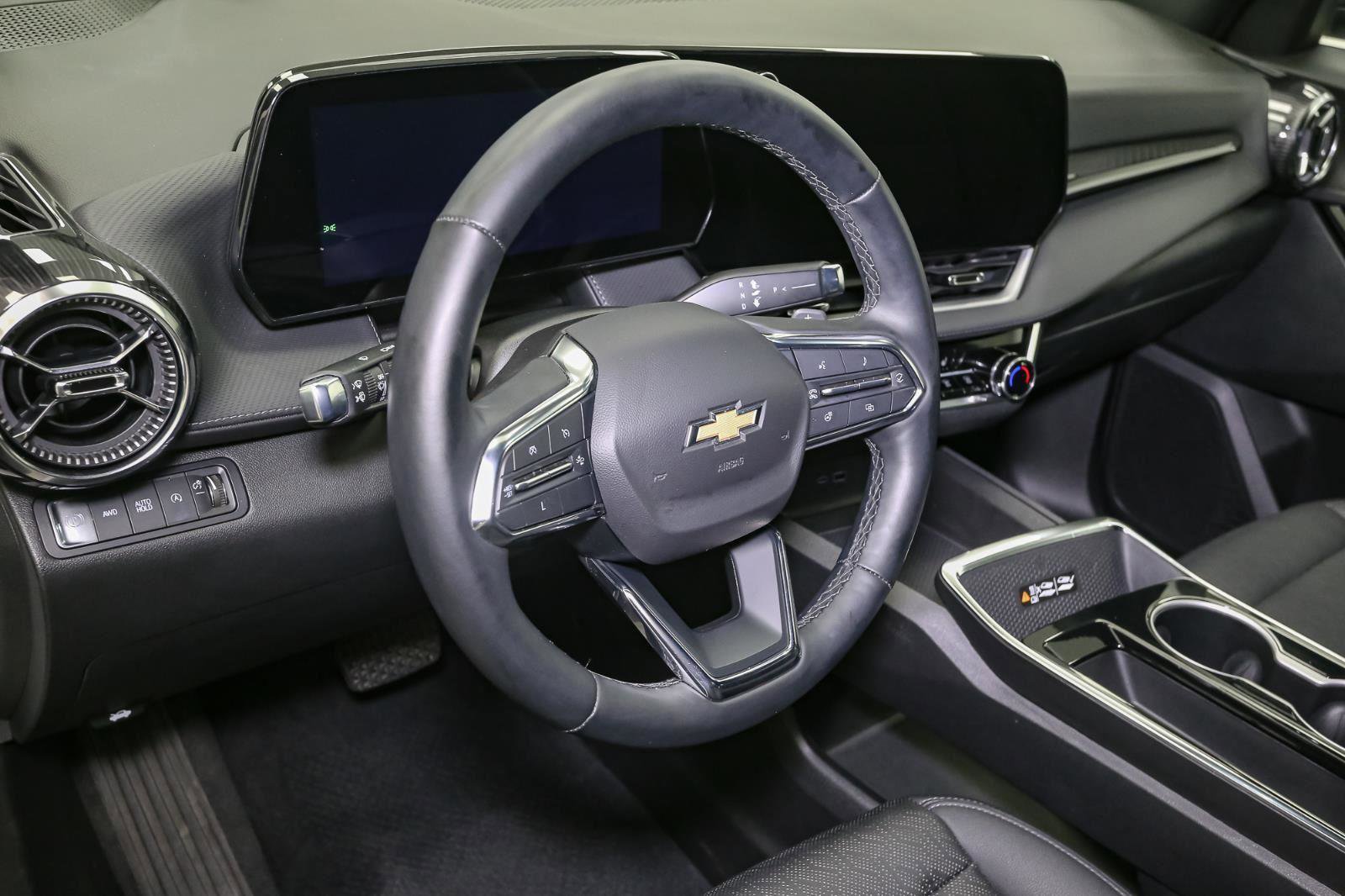 Used 2025 Chevrolet Equinox LT w/ Convenience Package II image 24