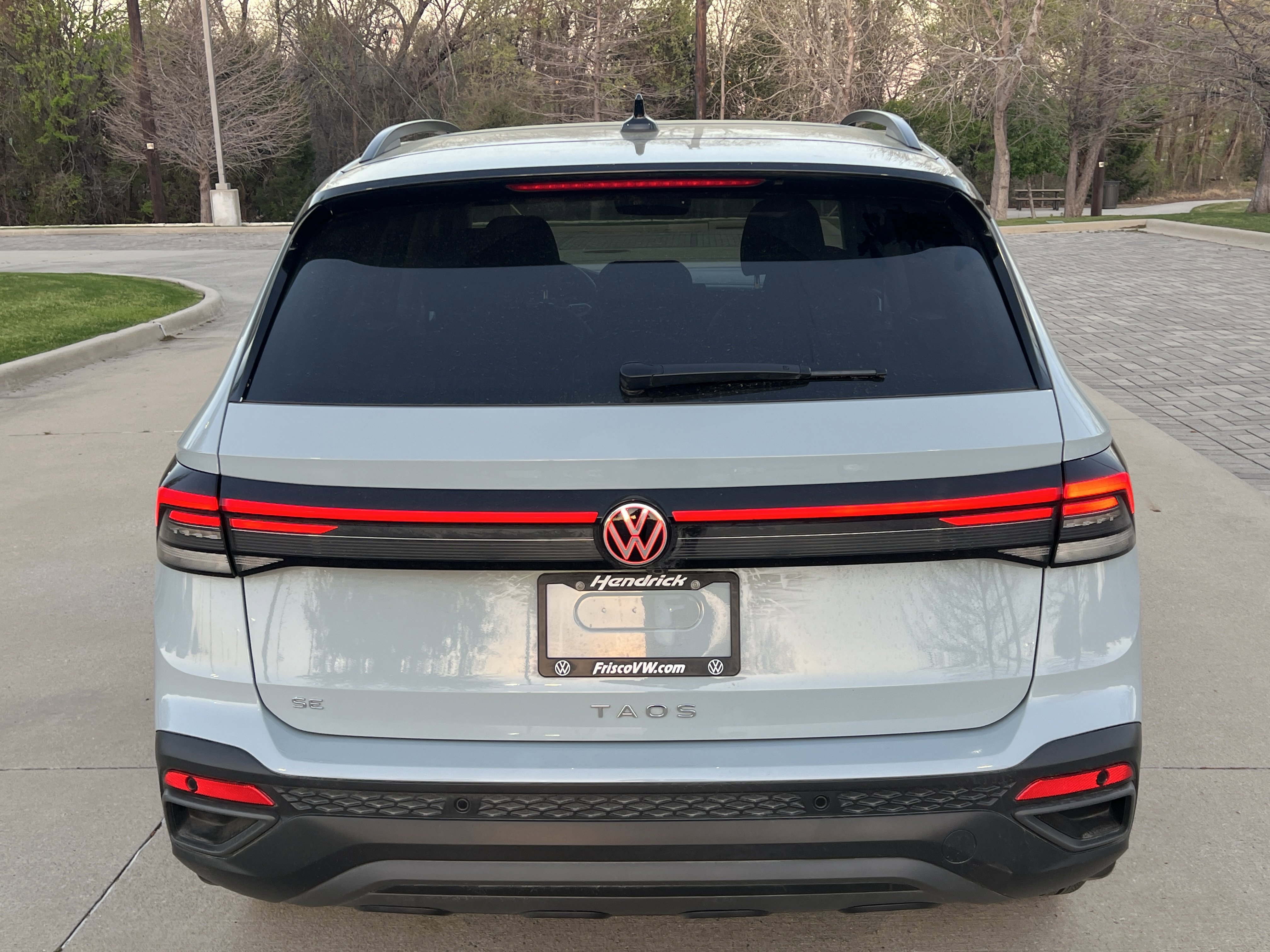 Used 2025 Volkswagen Taos SE image 9