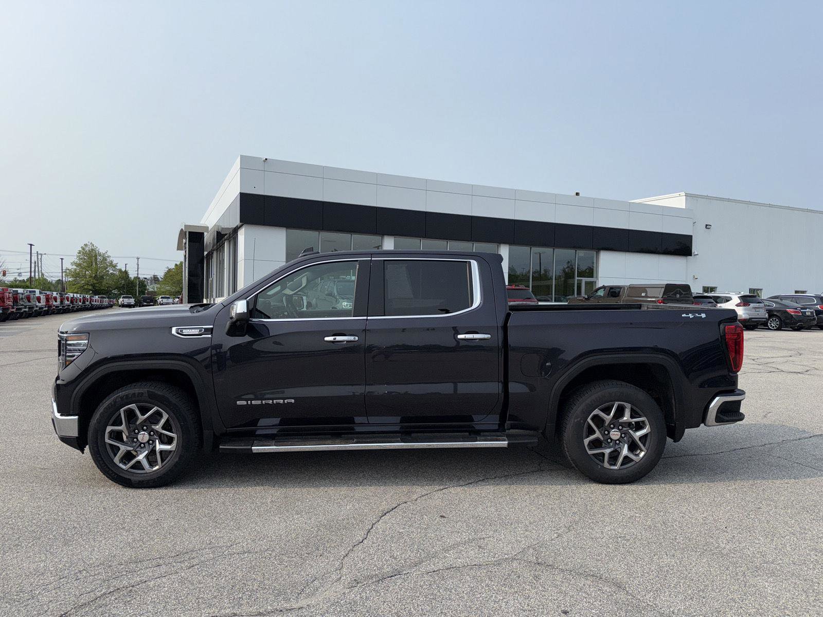 Used 2022 GMC Sierra 1500 SLT w/ SLT Premium Plus Package image 5