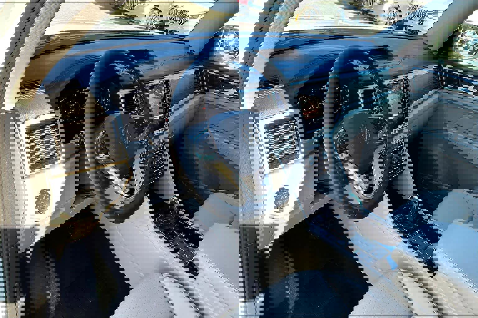 Used 2022 Volkswagen Atlas SE w/ Black Wheel Package image 18