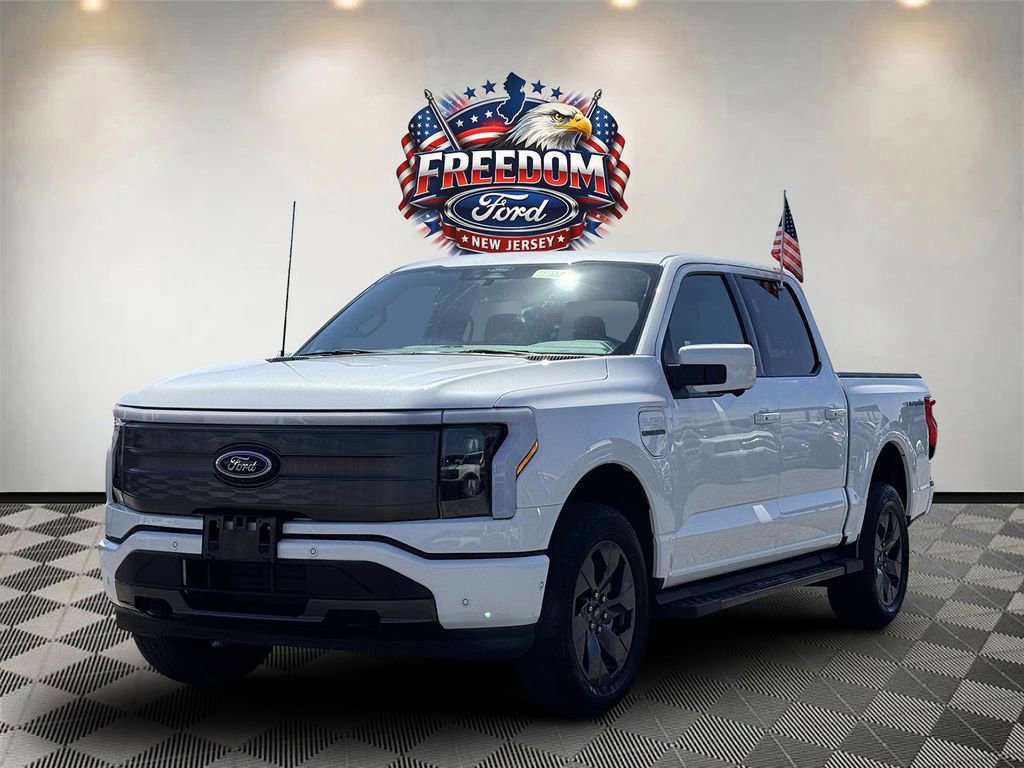 Used 2022 Ford F150 Lightning Lariat image 2